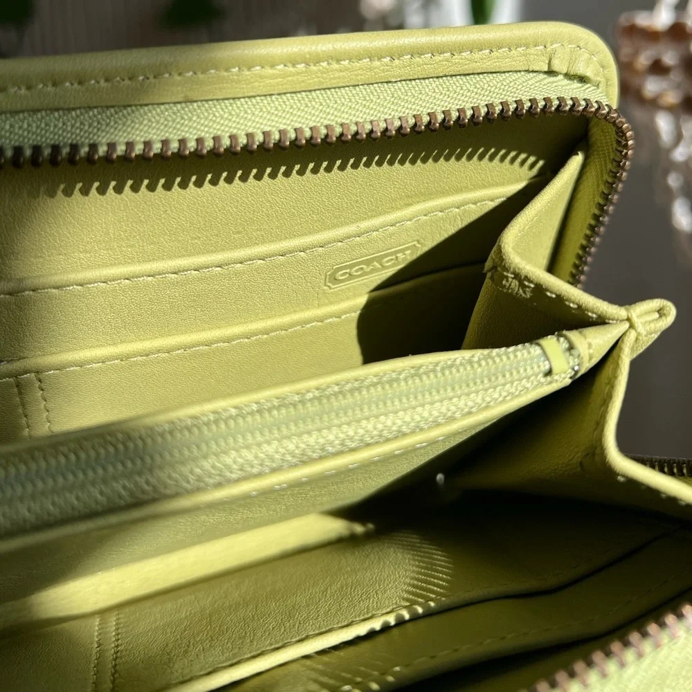 Vintage Coach Zip Around Wallet Lime Green Leather Long Wallet Authenticated